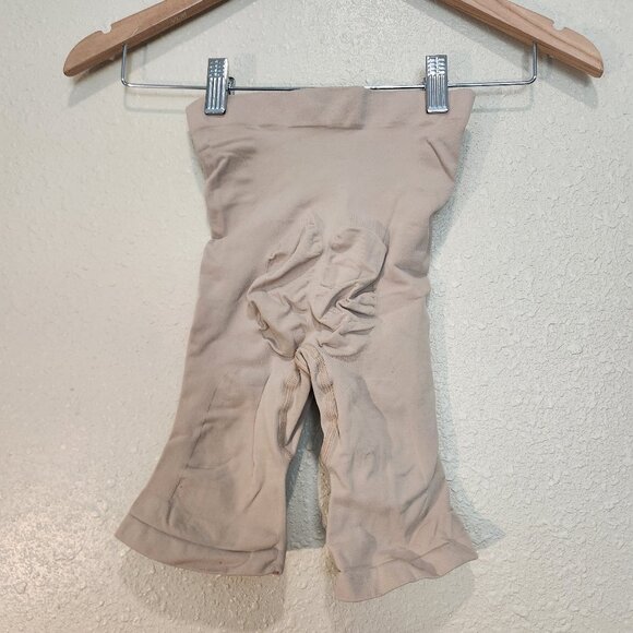 Skims, Tummy control and Butt enhancement shorts, light tan color, Size XL - Picture 3 of 6
